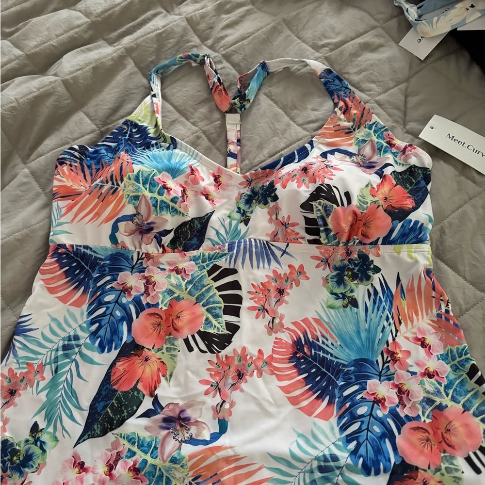 Meet.Curve: Flower Printed Racerback V neckline Tankini Top, XL